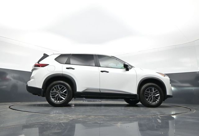 Used 2025 Nissan Rogue S FWD image 25