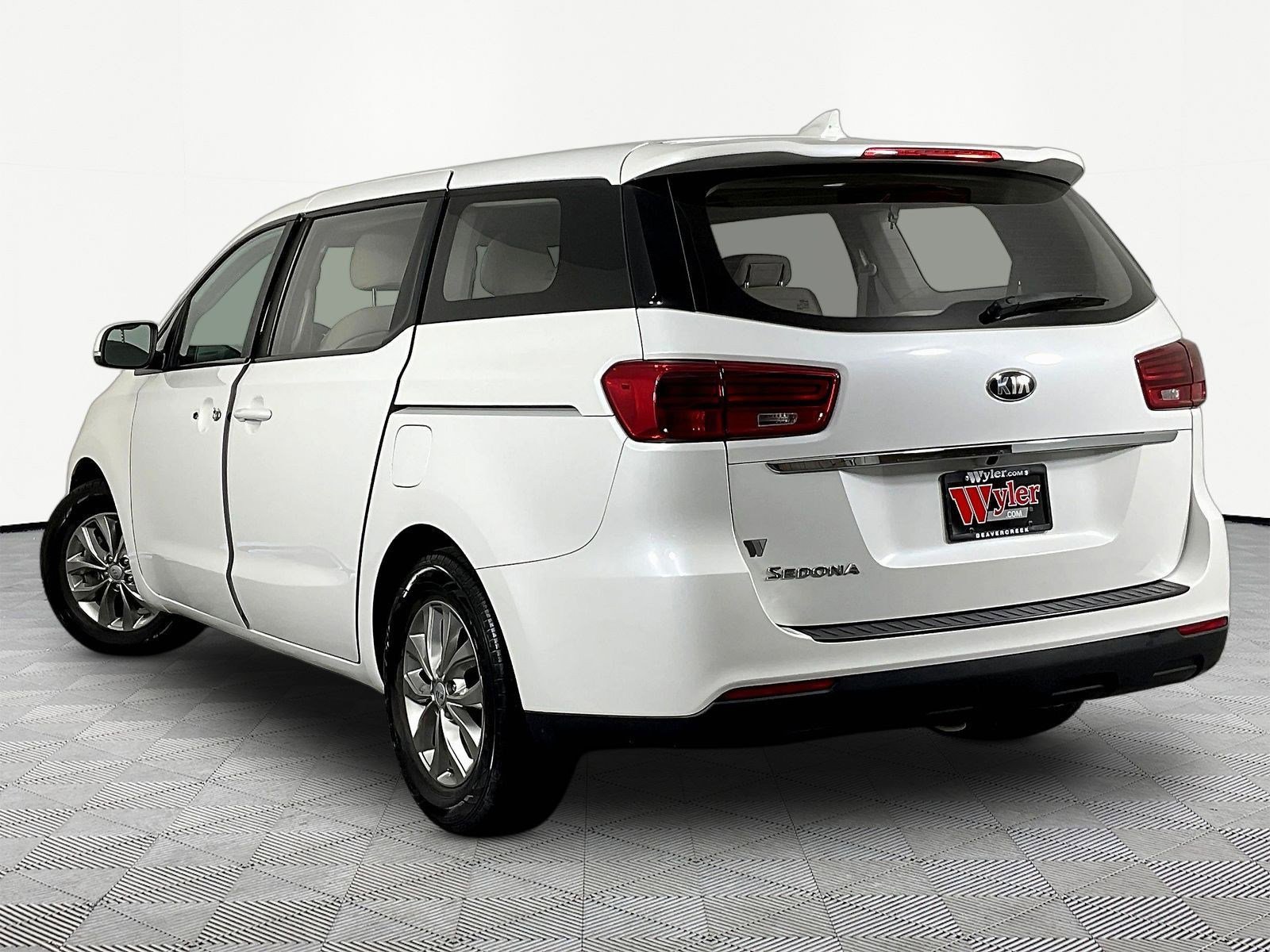 Used 2020 Kia Sedona L FWD image 4