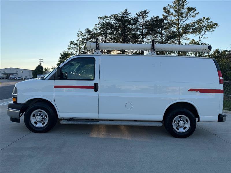 Used 2018 Chevrolet Express 2500 w/ Driver Convenience Package RWD image 2