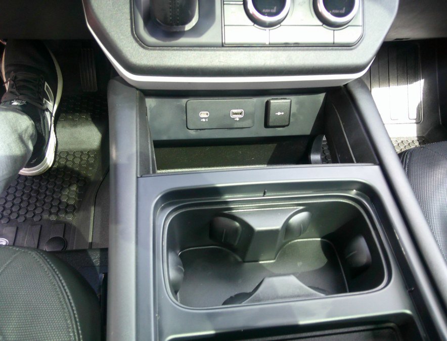 Used 2023 Land Rover Defender 130 X-Dynamic SE image 33