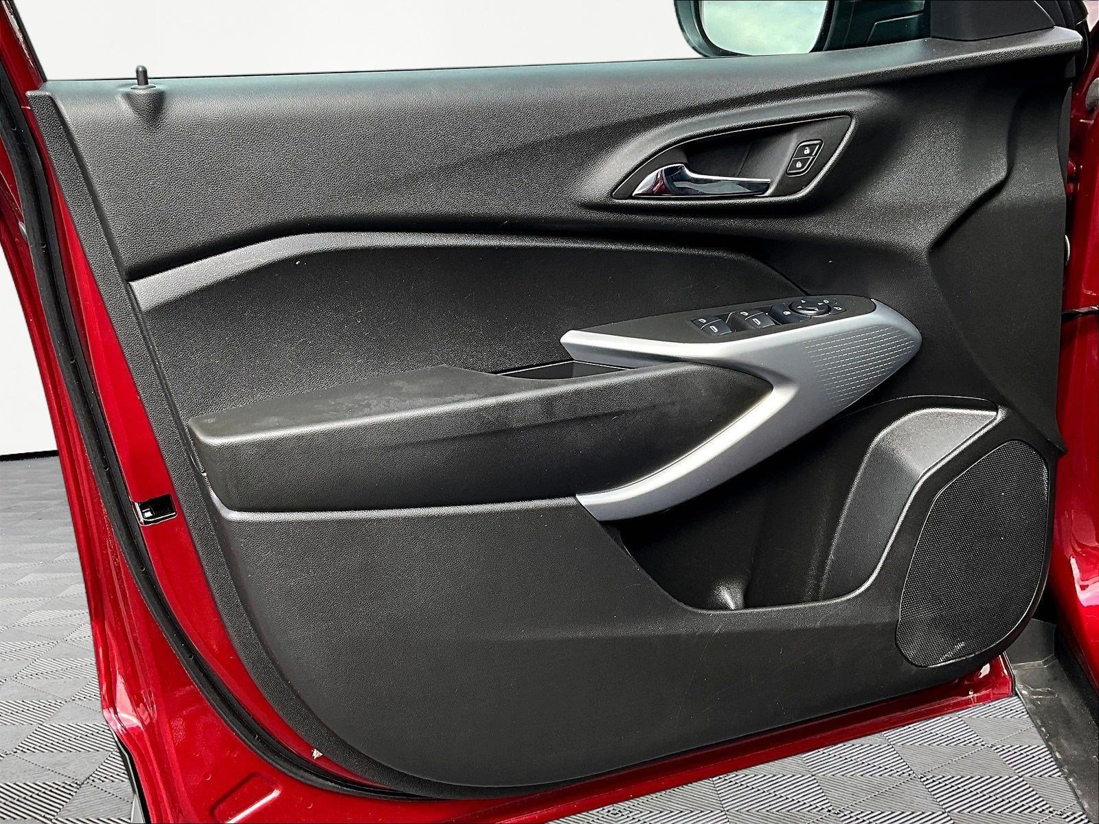 Used 2024 Chevrolet Trax RS FWD image 20