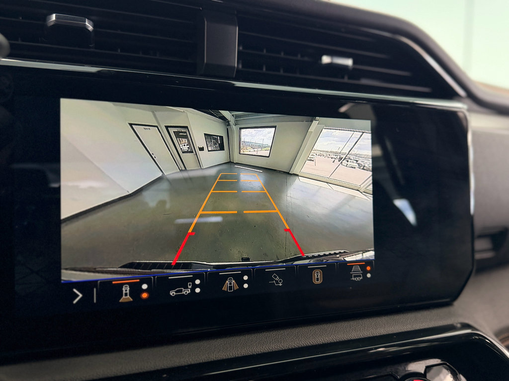 Used 2025 GMC Sierra 2500 AT4 image 26