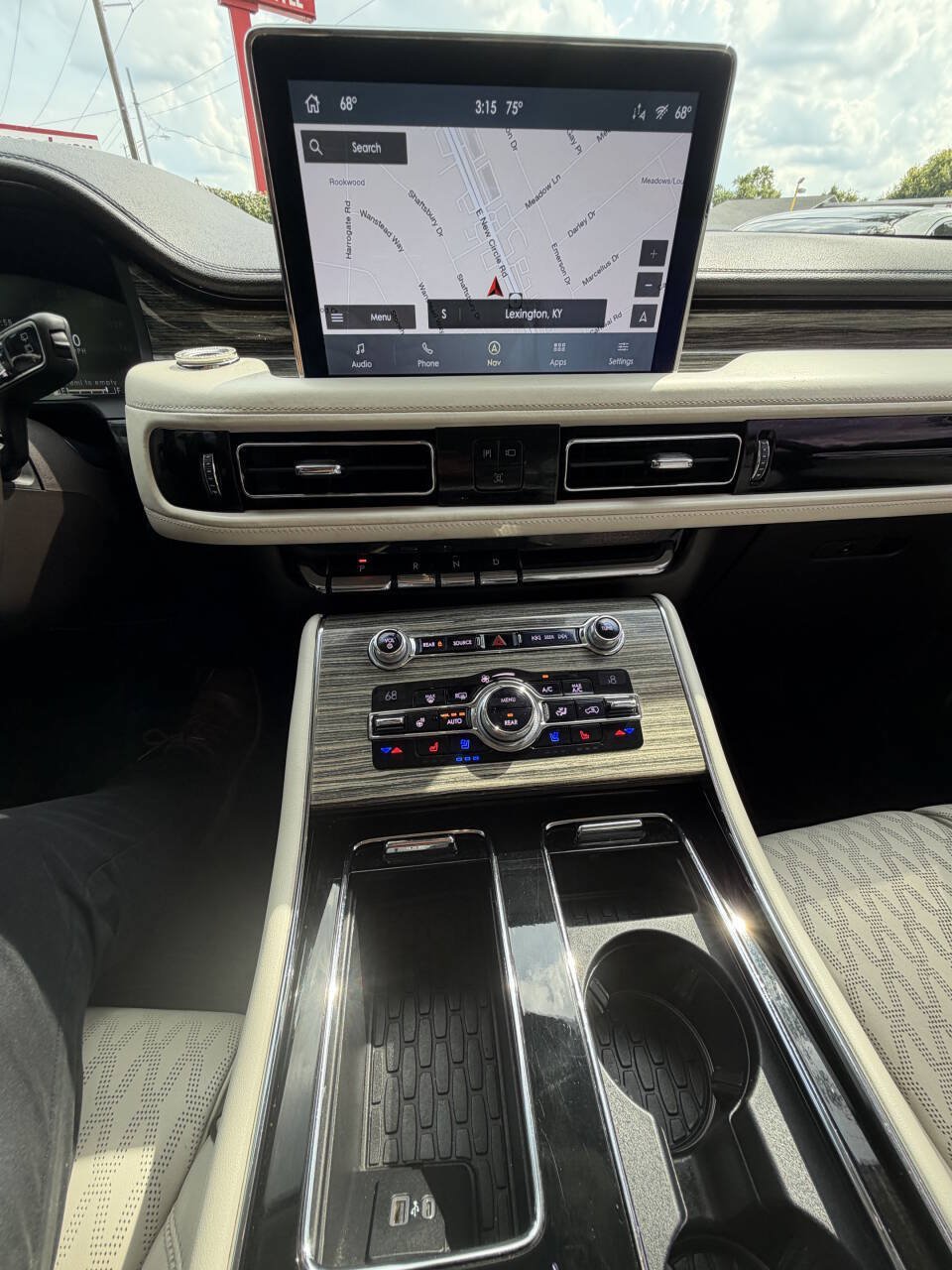 Used 2020 Lincoln Aviator Black Label w/ Dynamic Handling Package AWD/4WD image 27