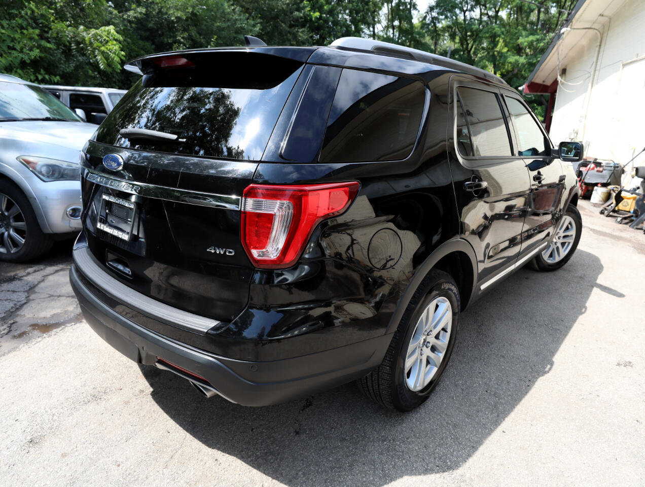 Used 2018 Ford Explorer XLT image 6