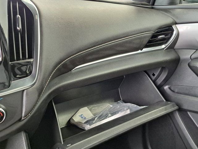 Used 2023 Chevrolet Traverse LT image 20