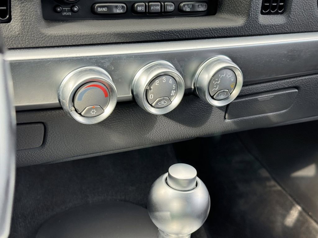 Used 2004 Chevrolet SSR Base w/ Preferred Equipment Group image 26