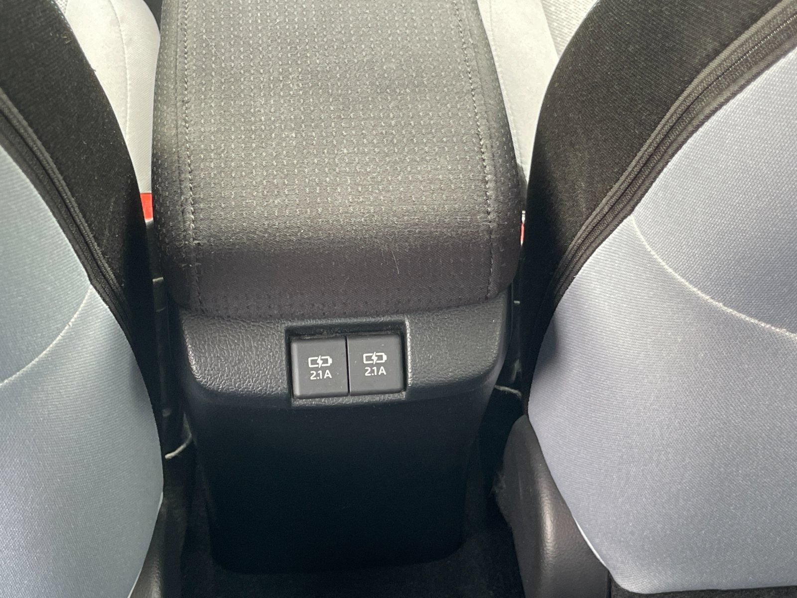 Used 2021 Toyota Prius LE FWD image 14