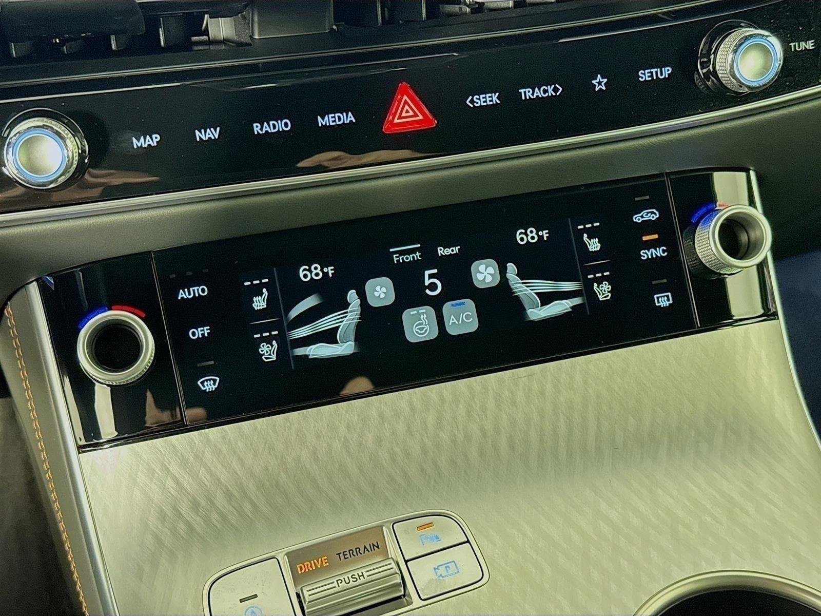 New 2026 Genesis GV70 2.5T Sport Prestige image 18