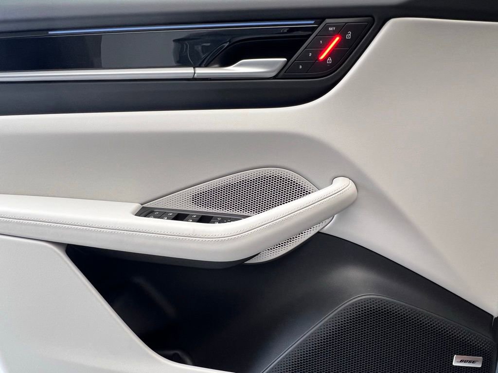 New 2025 Porsche Macan Electric image 19