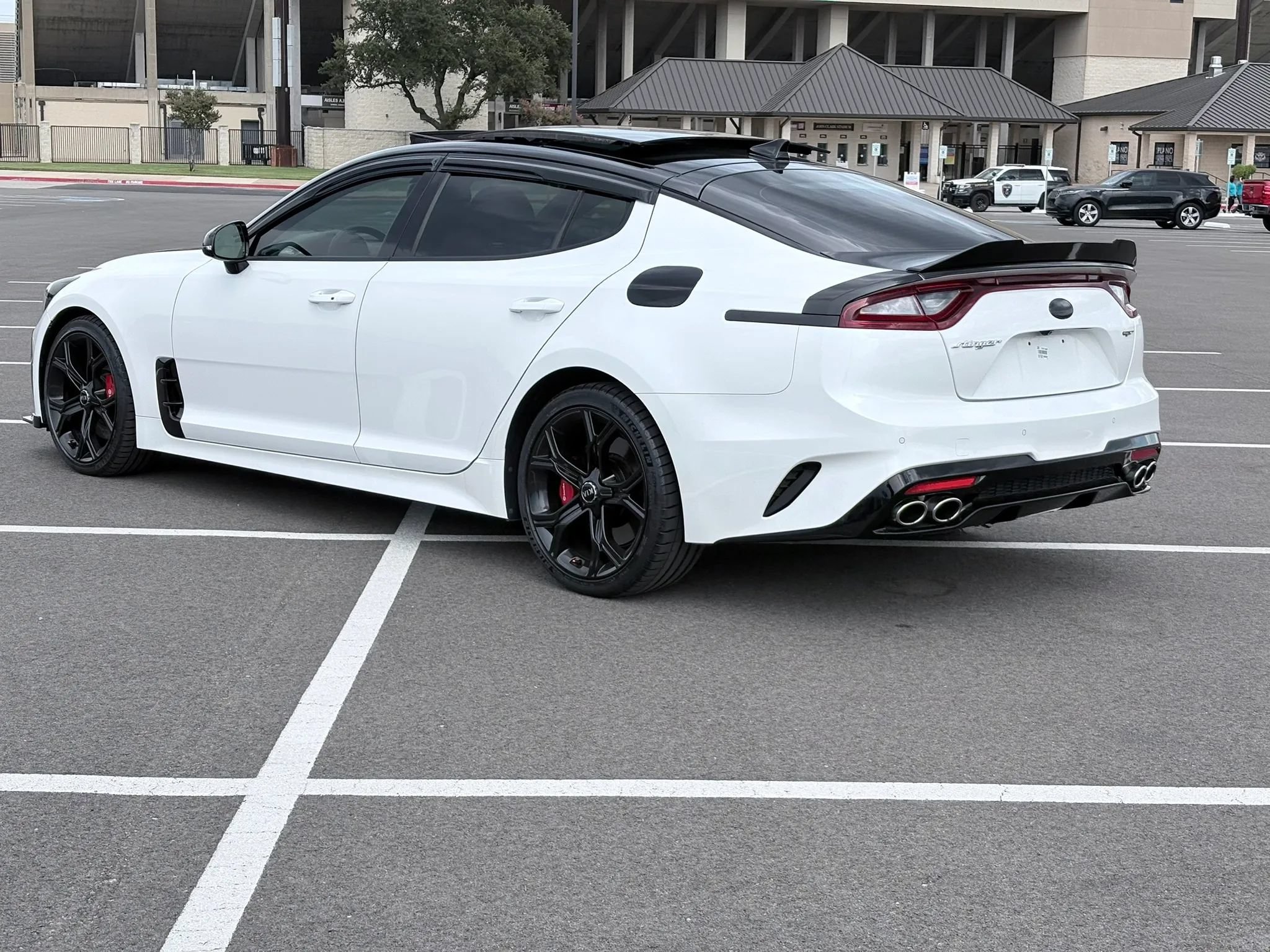 Used 2018 Kia Stinger GT2 RWD image 4