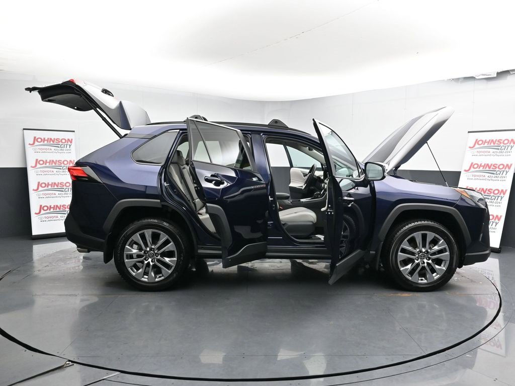 Used 2023 Toyota RAV4 XLE Premium image 43
