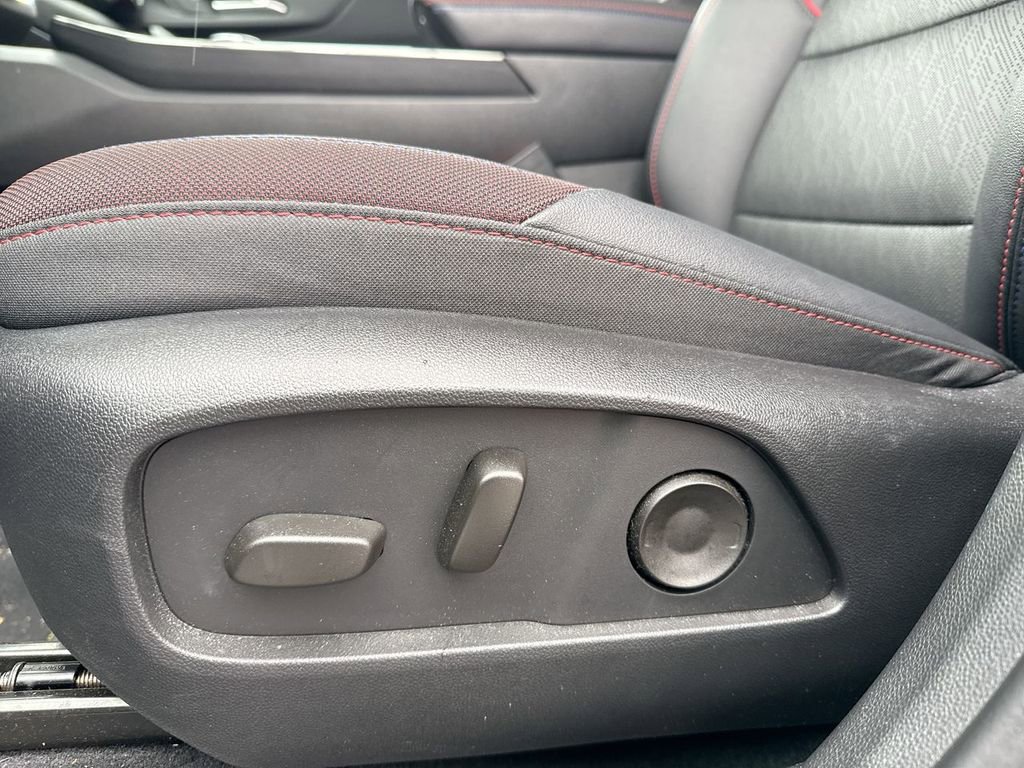 Used 2025 Chevrolet Equinox RS w/ Safety and Technology Package image 12