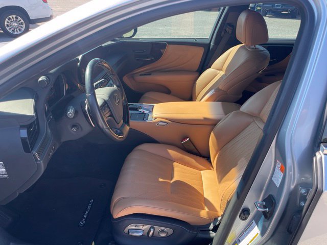 Used 2022 Lexus LS 500 w/ Interior Upgrade Package RWD image 9