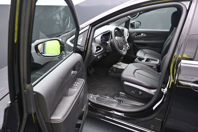 New 2027 Chrysler Pacifica Select FWD image 11