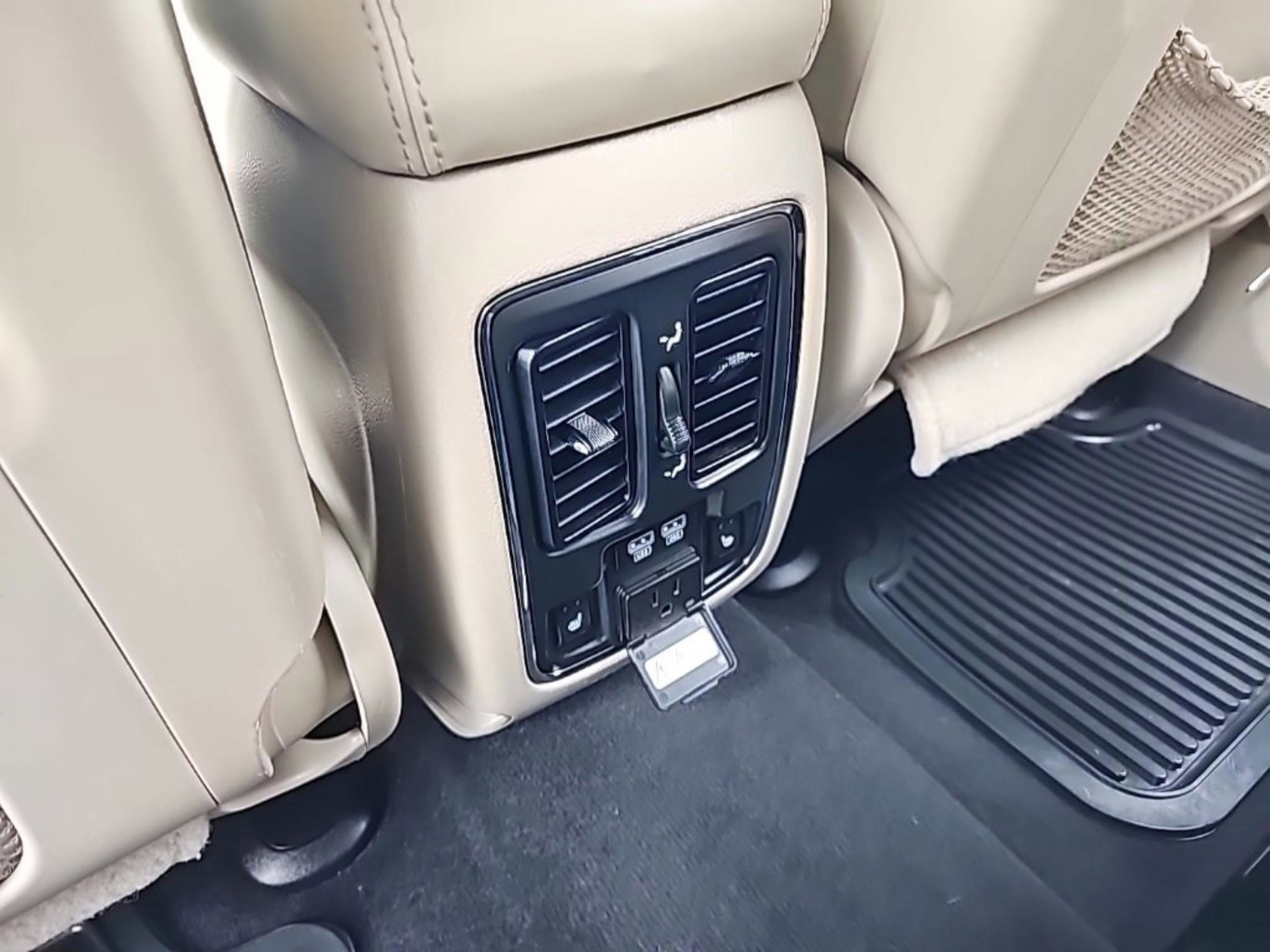 Used 2015 Jeep Grand Cherokee Limited image 31