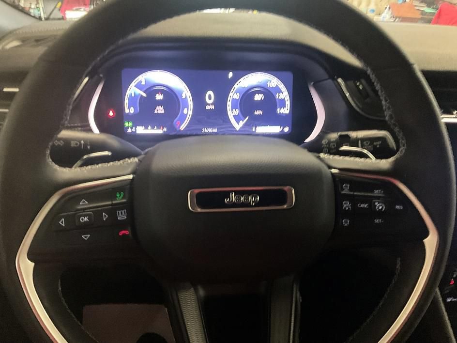 Used 2024 Jeep Grand Cherokee Altitude AWD/4WD image 21
