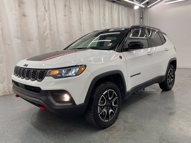 Used 2025 Jeep Compass Trailhawk AWD/4WD image 4