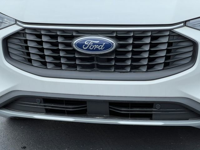 New 2026 Ford Escape SE w/ Class II Trailer Tow Package FWD image 38