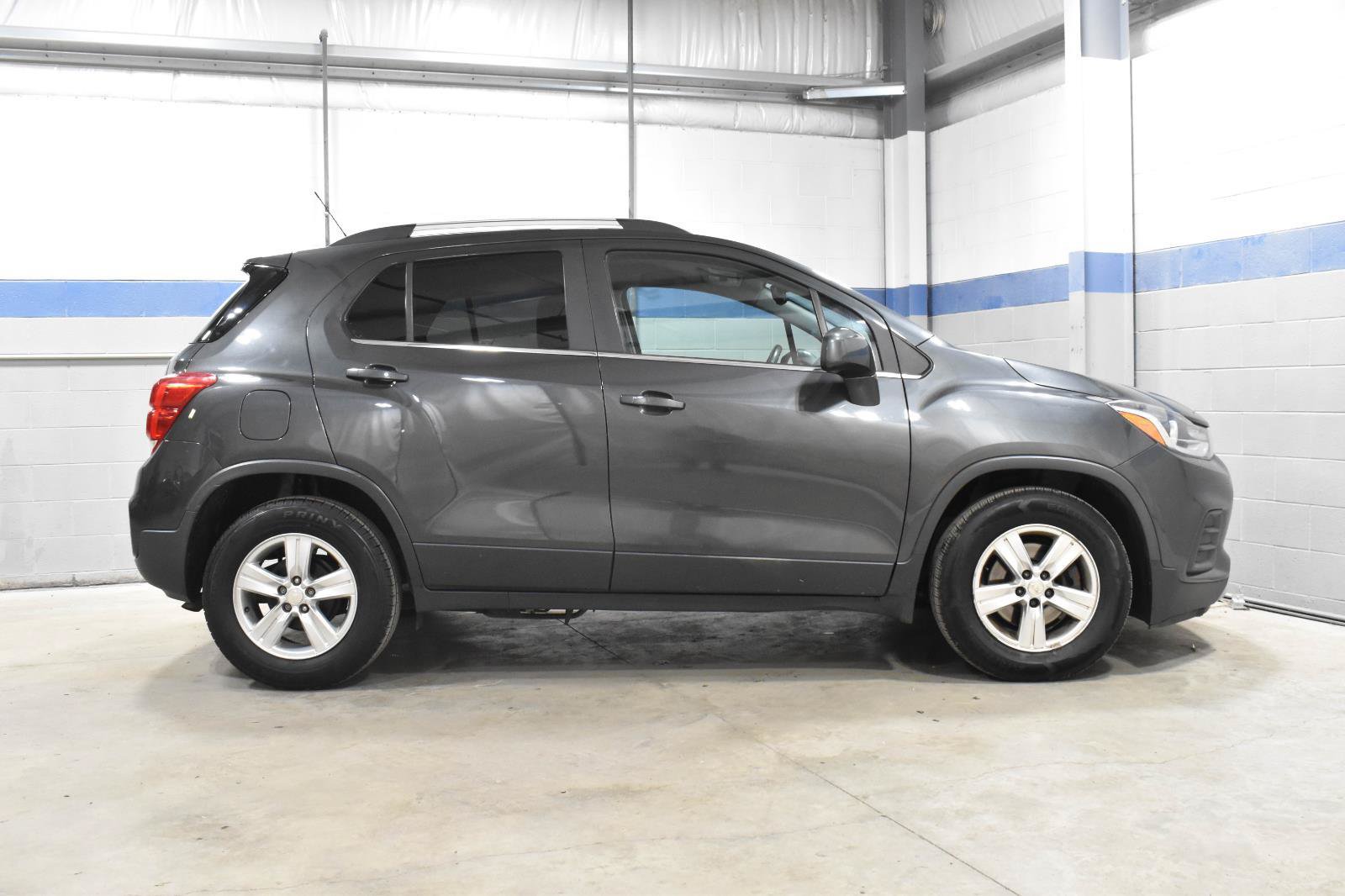 Used 2020 Chevrolet Trax LT FWD image 28