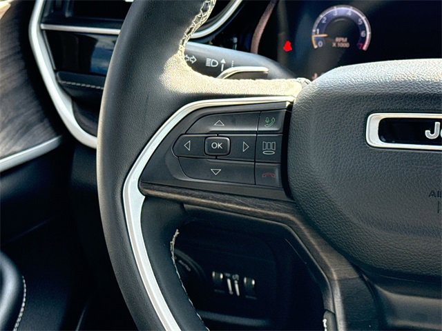 Used 2023 Jeep Grand Cherokee Limited w/ Luxury Tech Group II image 26