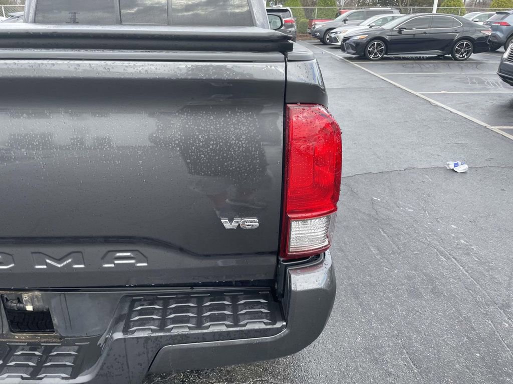 Used 2016 Toyota Tacoma TRD Sport image 17