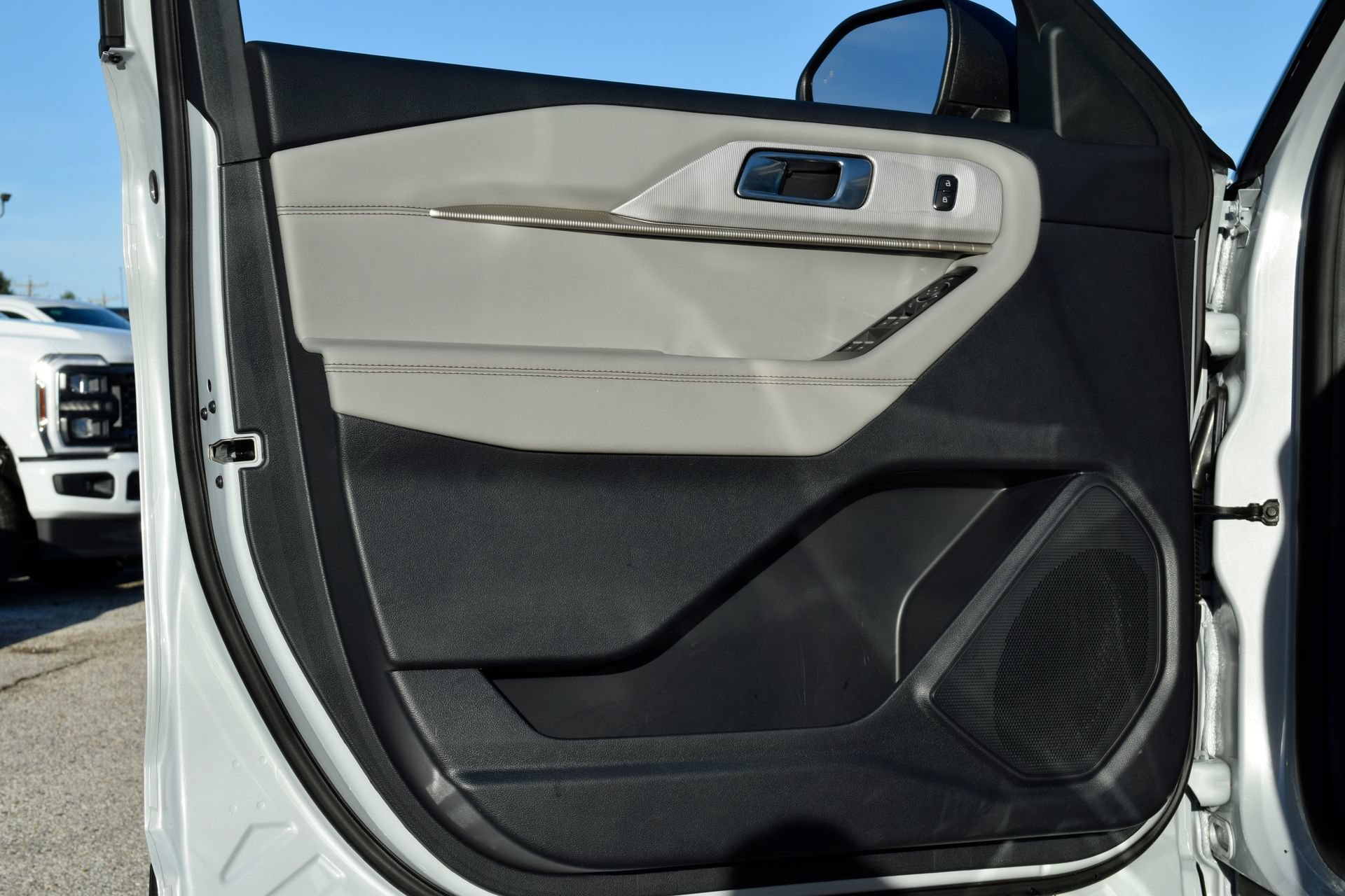 New 2026 Ford Explorer Active w/ Active Comfort Package RWD image 17