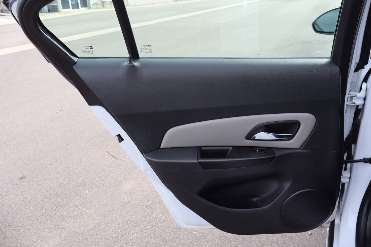 Used 2014 Chevrolet Cruze LS image 24