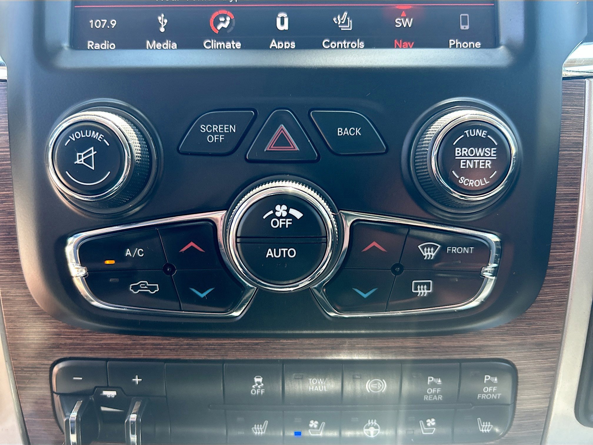 Used 2018 RAM 3500 Laramie AWD/4WD image 16