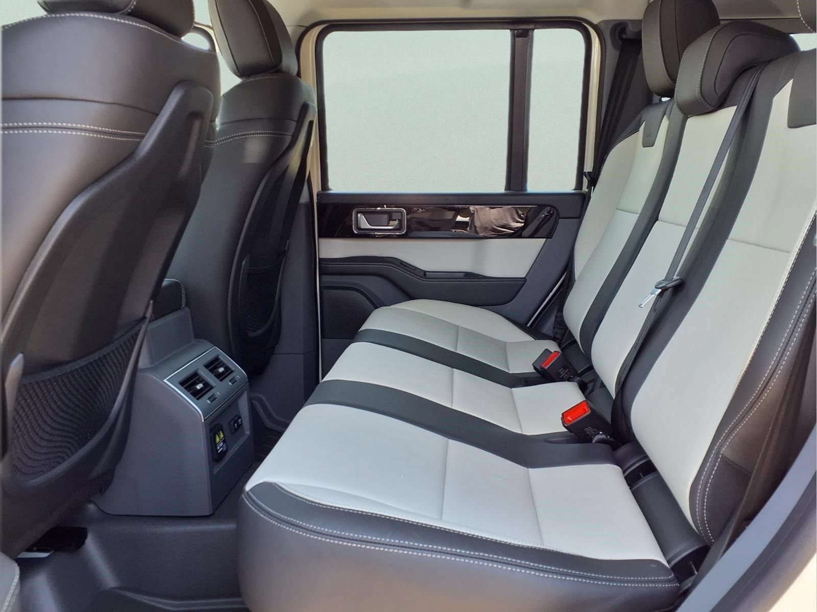New 2026 INEOS Grenadier Station Wagon AWD/4WD image 9