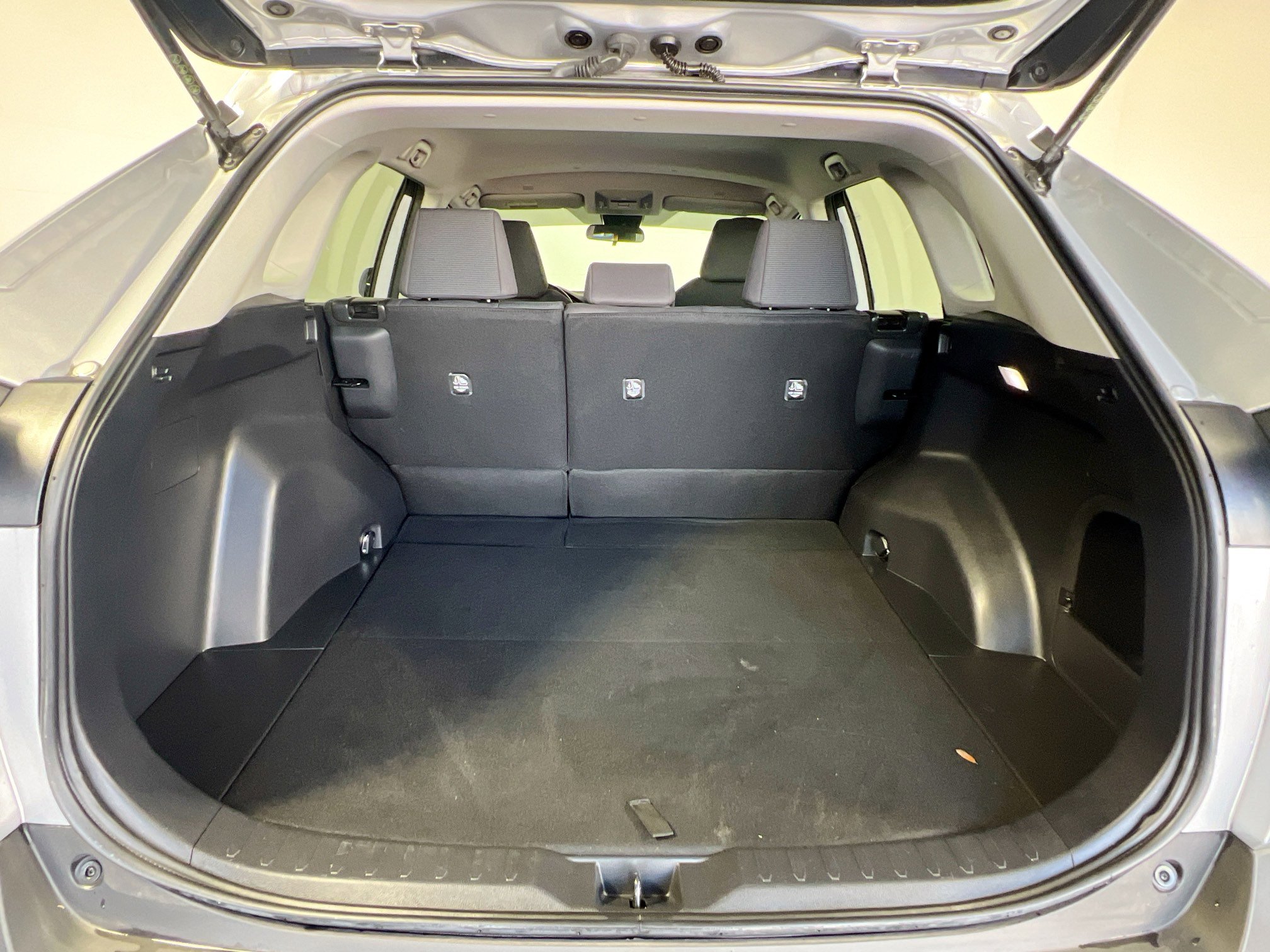 Used 2024 Toyota RAV4 LE image 33