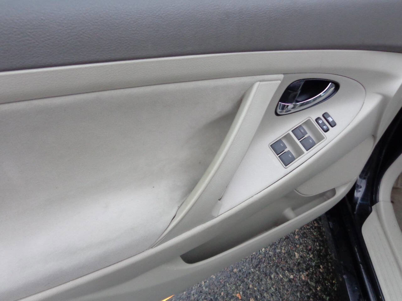 Used 2011 Toyota Camry LE image 23