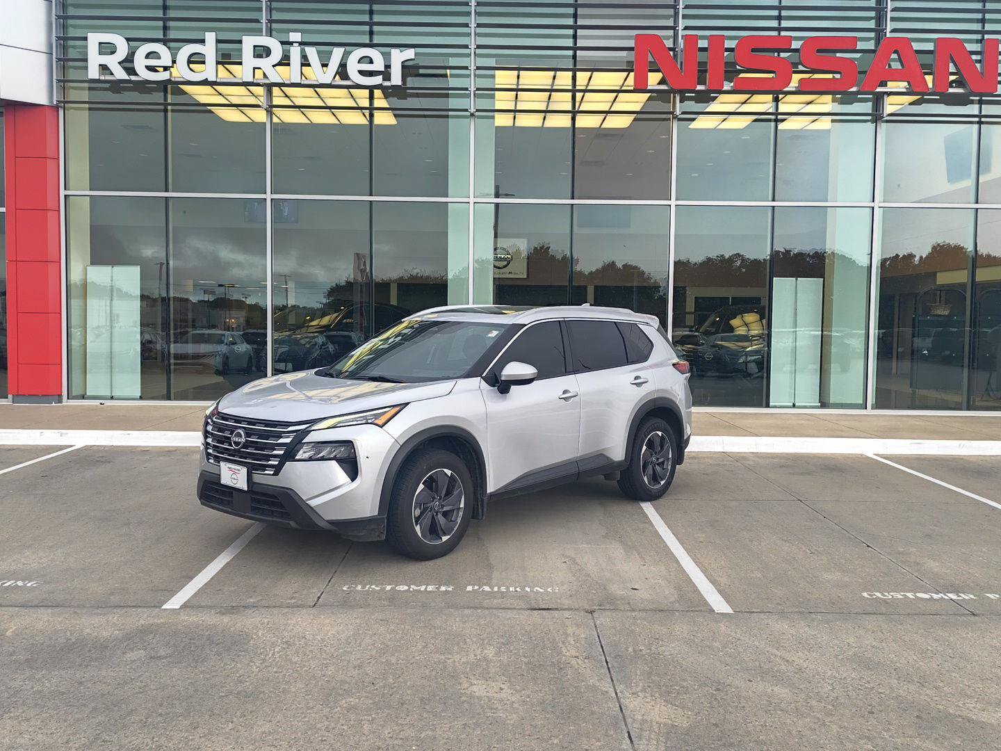 Used 2024 Nissan Rogue SV w/ SV Premium Package FWD image 1