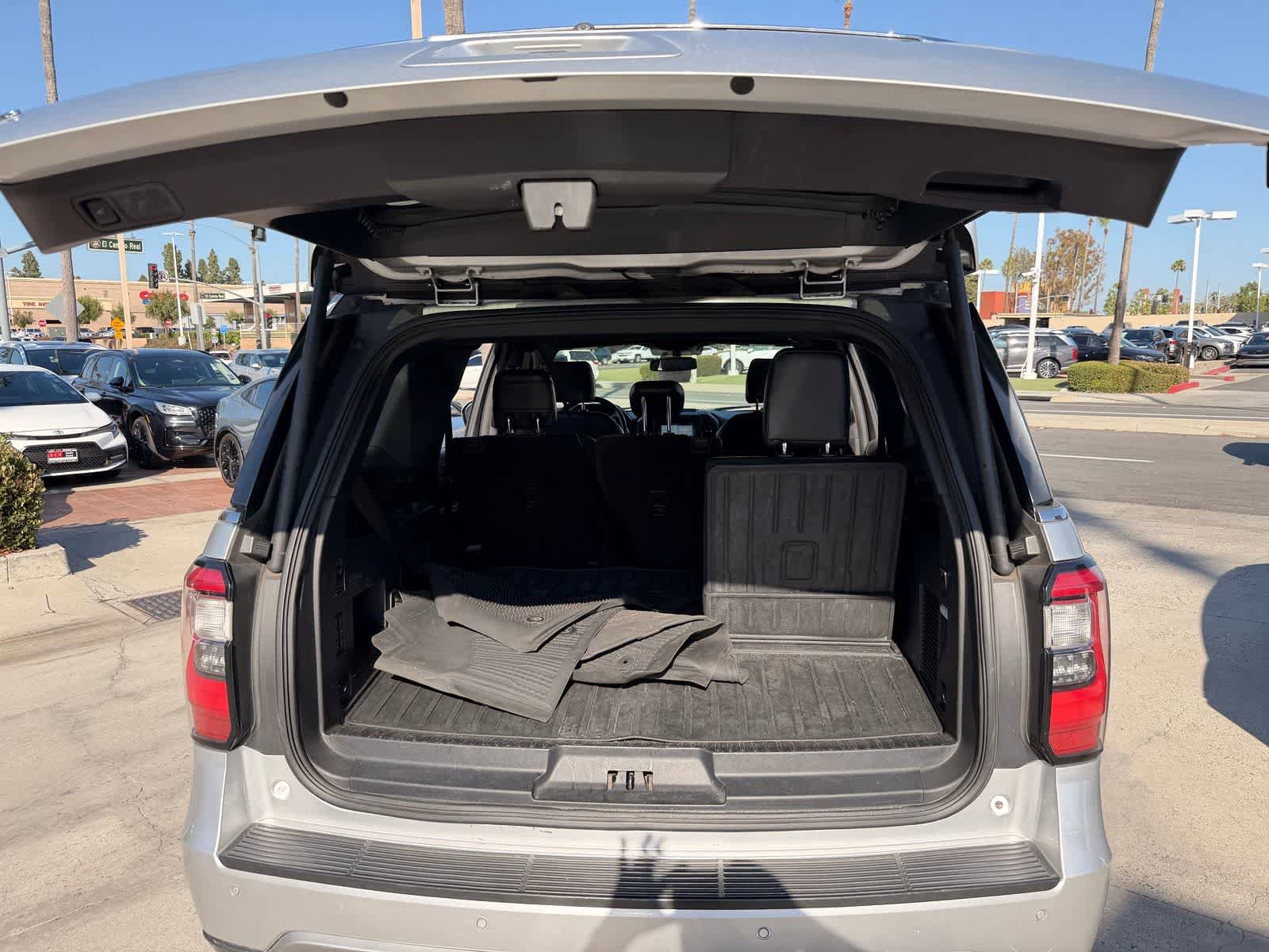 Used 2018 Ford Expedition Limited RWD image 19