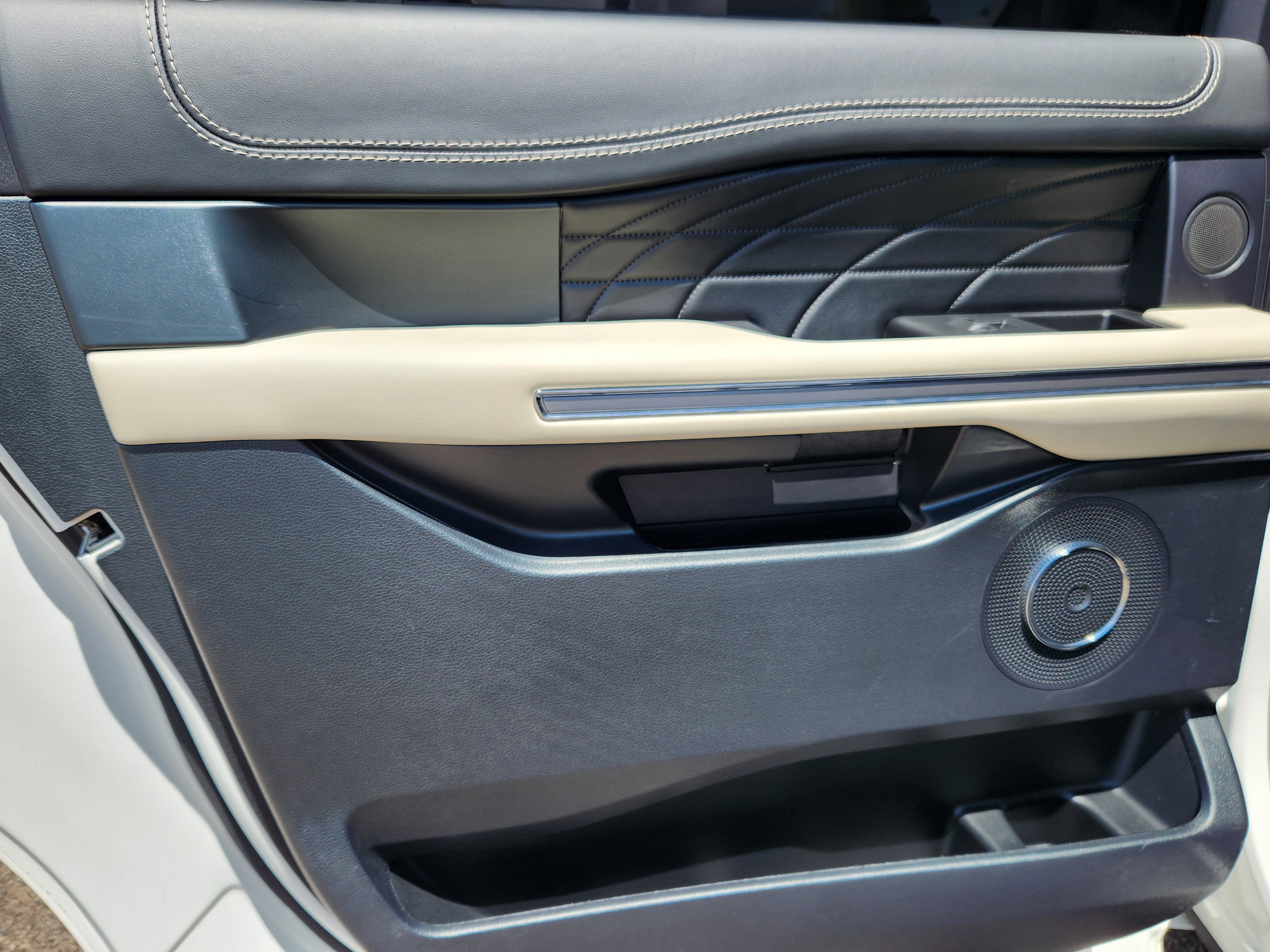 Used 2021 Ford Expedition Max Platinum image 11