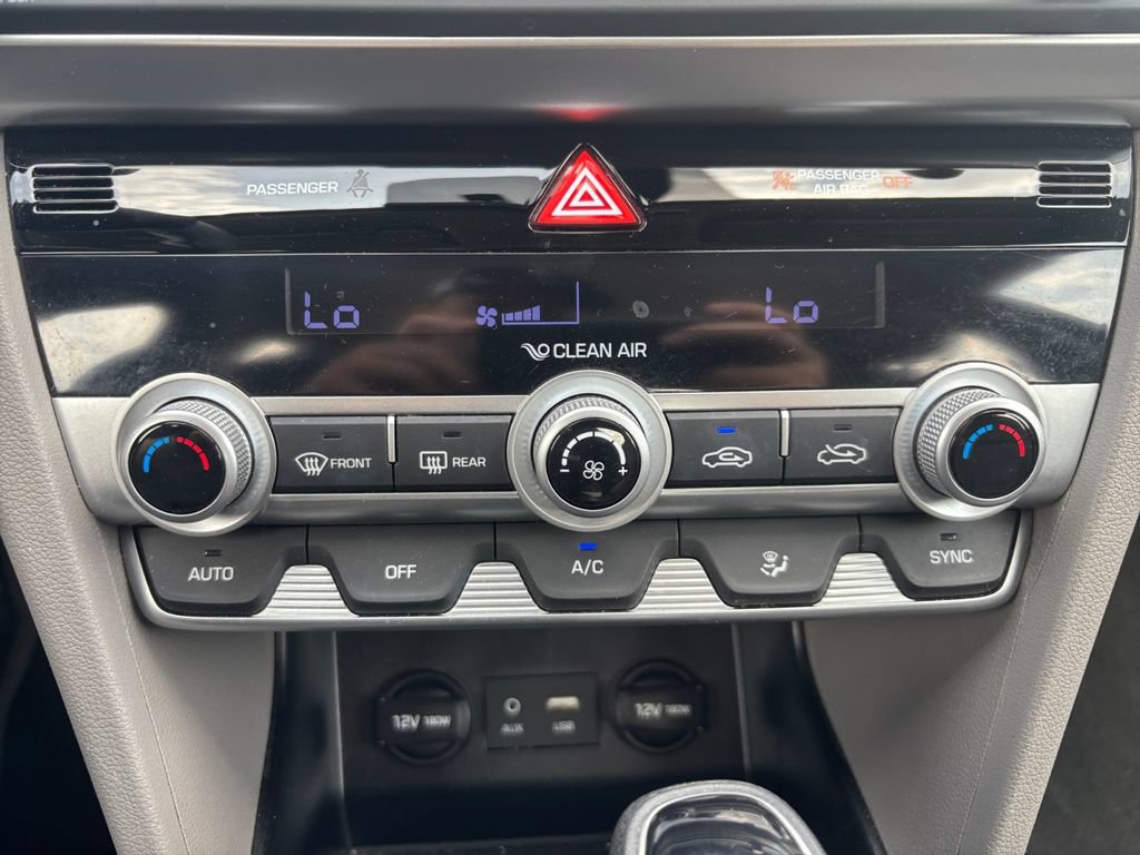 Used 2020 Hyundai Elantra SE FWD image 13
