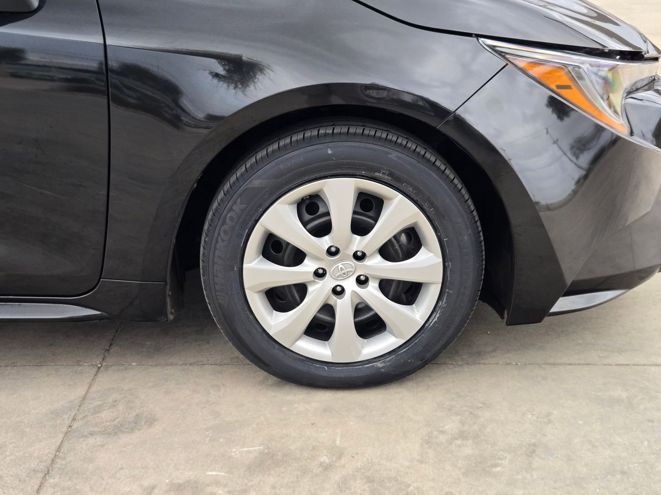 Used 2022 Toyota Corolla LE image 31