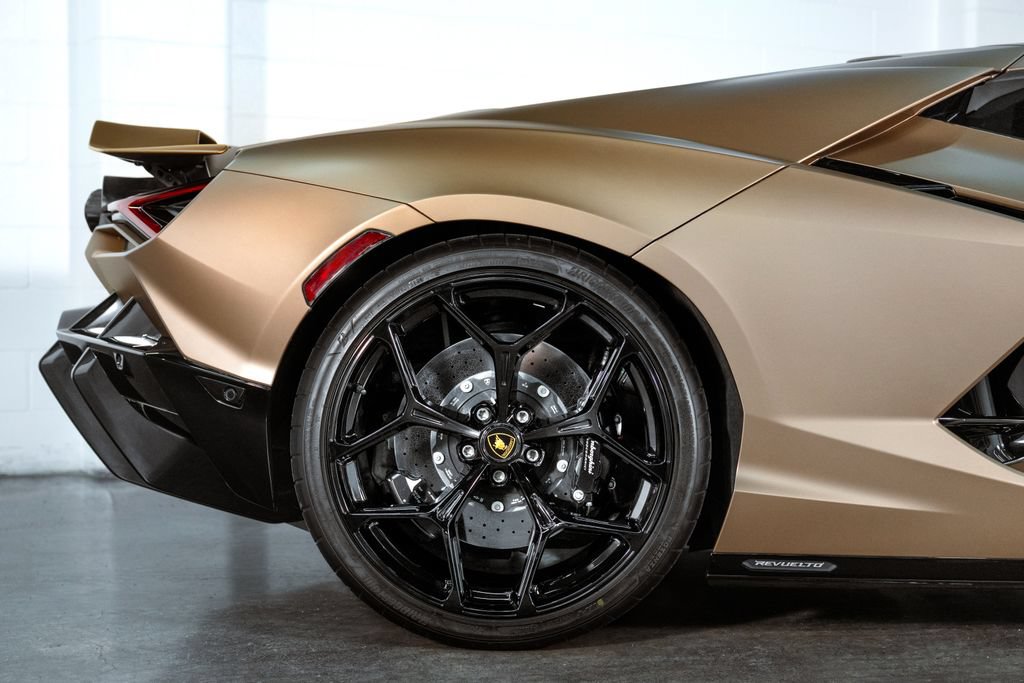 Used 2024 Lamborghini Revuelto AWD/4WD image 22