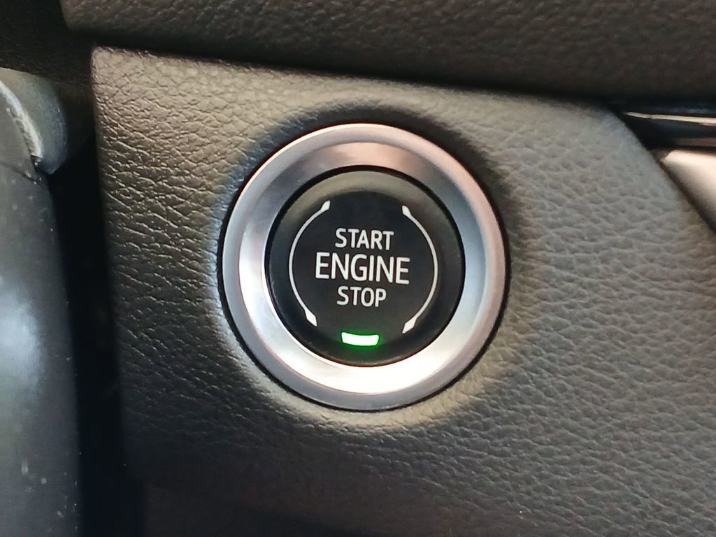 Used 2024 Cadillac XT4 Premium Luxury image 17