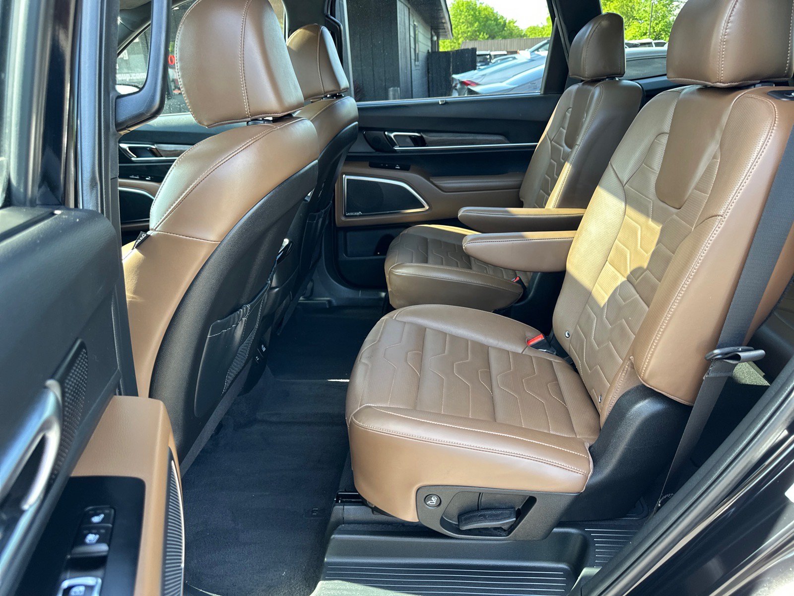Used 2022 Kia Telluride SX w/ SX Prestige Package AWD/4WD image 16