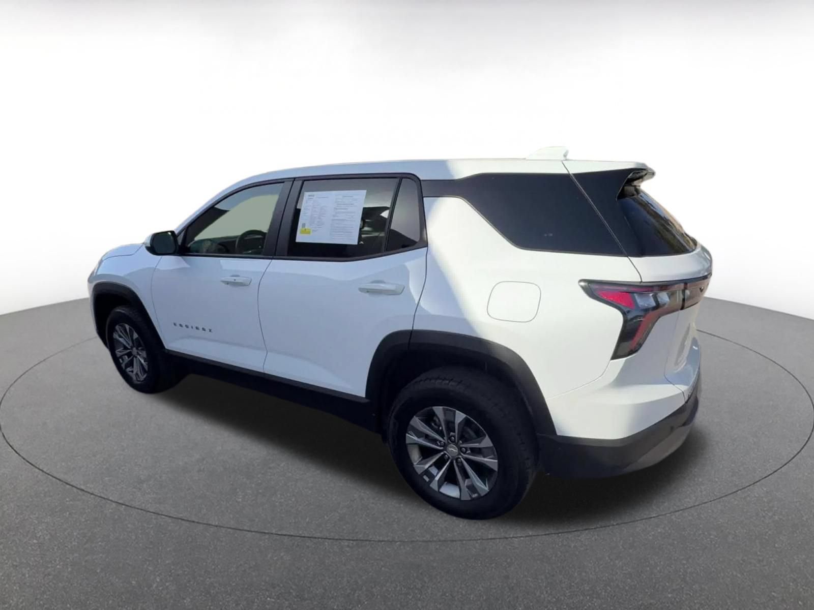 Used 2025 Chevrolet Equinox LT AWD/4WD image 10