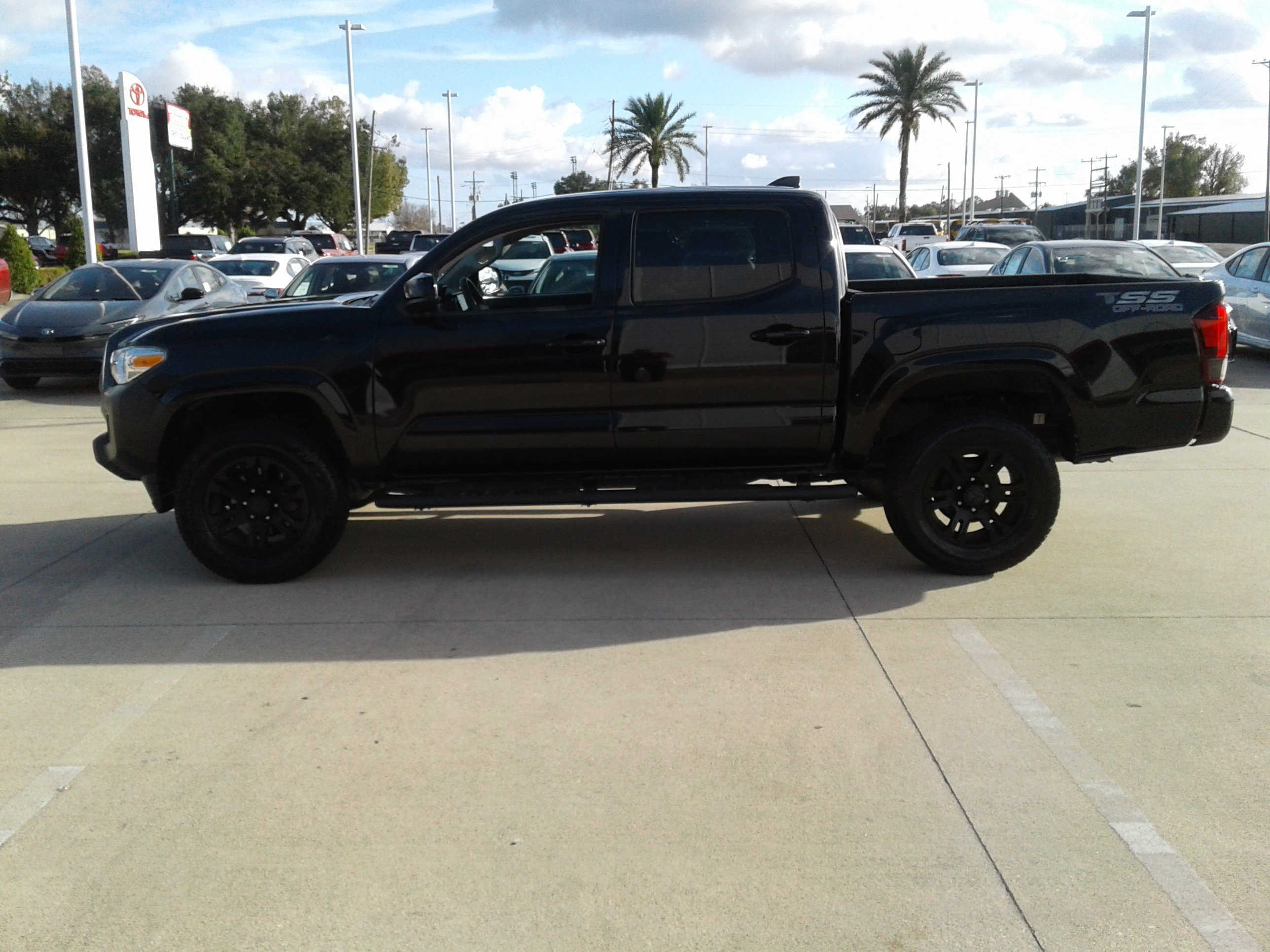 Used 2020 Toyota Tacoma SR image 4