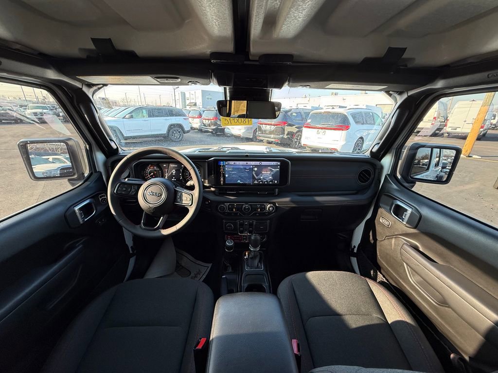 Used 2024 Jeep Wrangler Unlimited Rubicon w/ Technology Group image 12