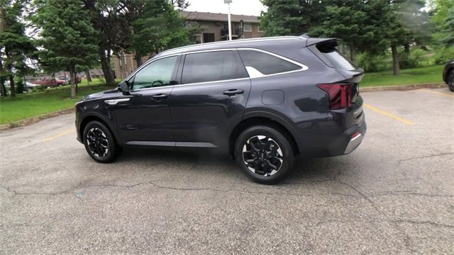New 2025 Kia Sorento S image 8