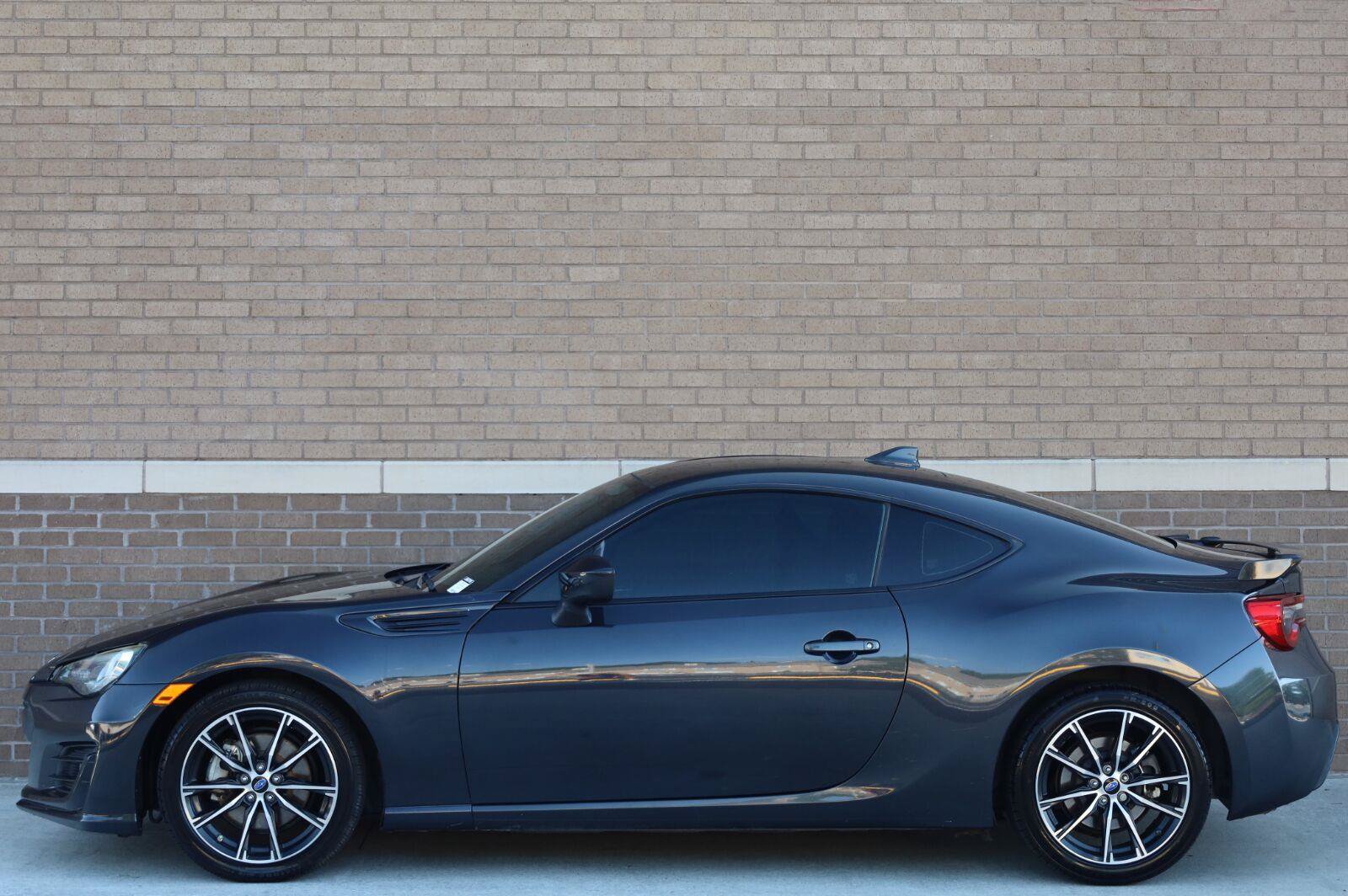 Used 2018 Subaru BRZ Limited w/ Popular Package #2 RWD image 2