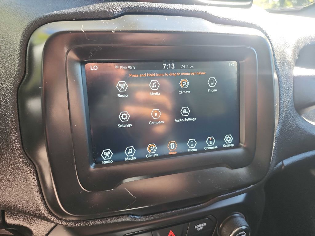 Used 2018 Jeep Renegade Latitude image 21