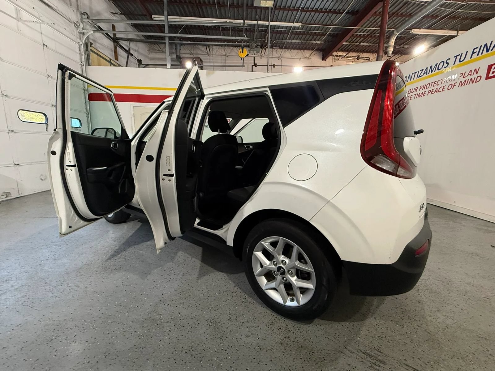 Used 2020 Kia Soul S FWD image 16