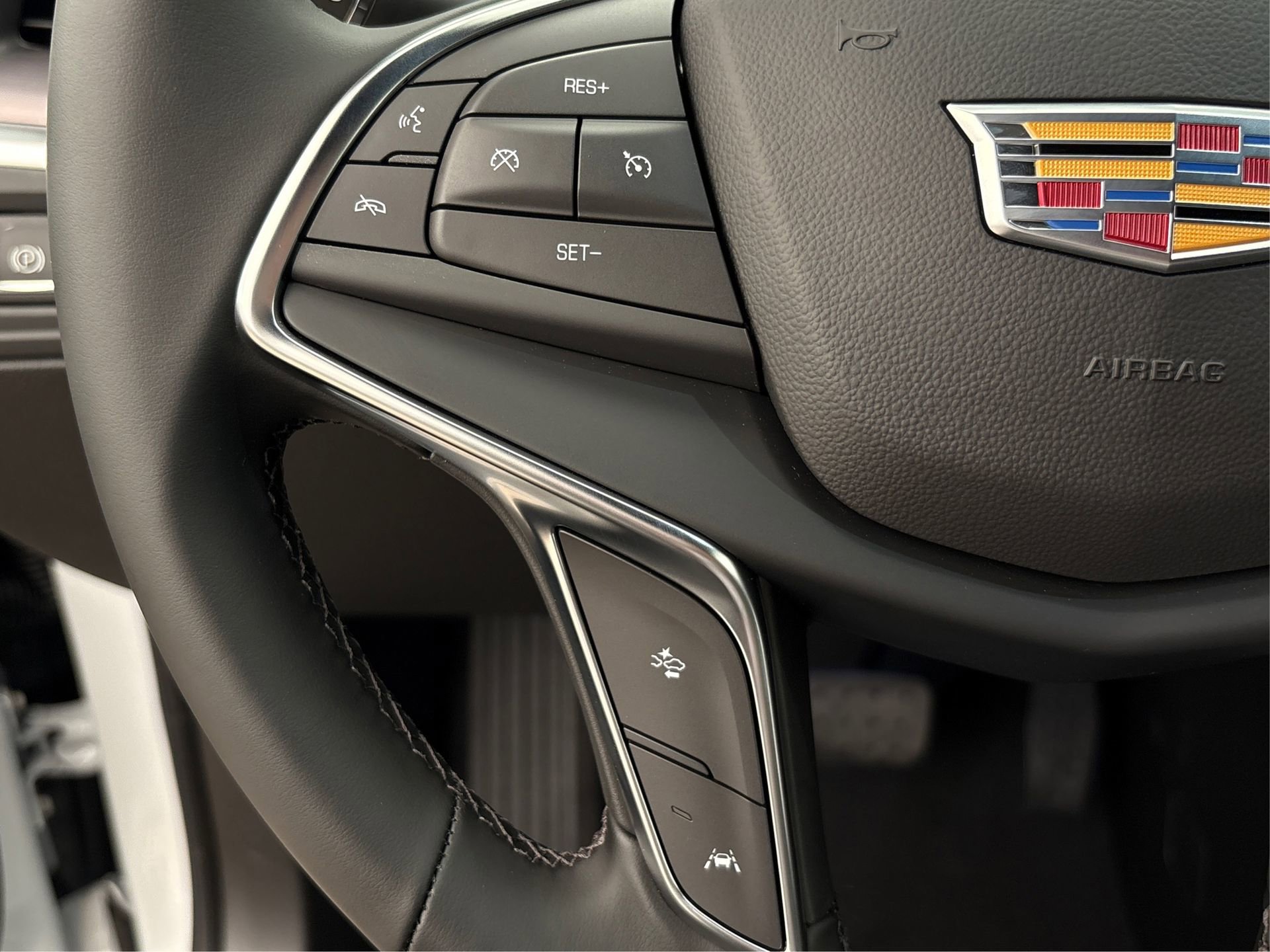 New 2025 Cadillac XT5 Luxury image 30