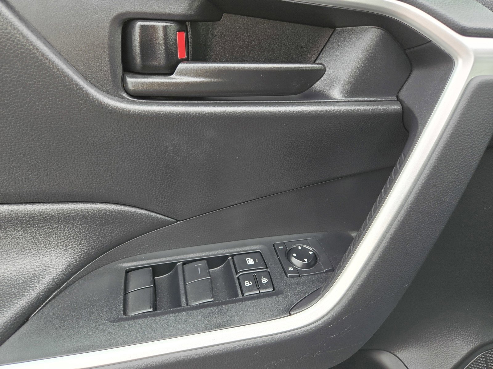 Used 2024 Toyota RAV4 LE image 23