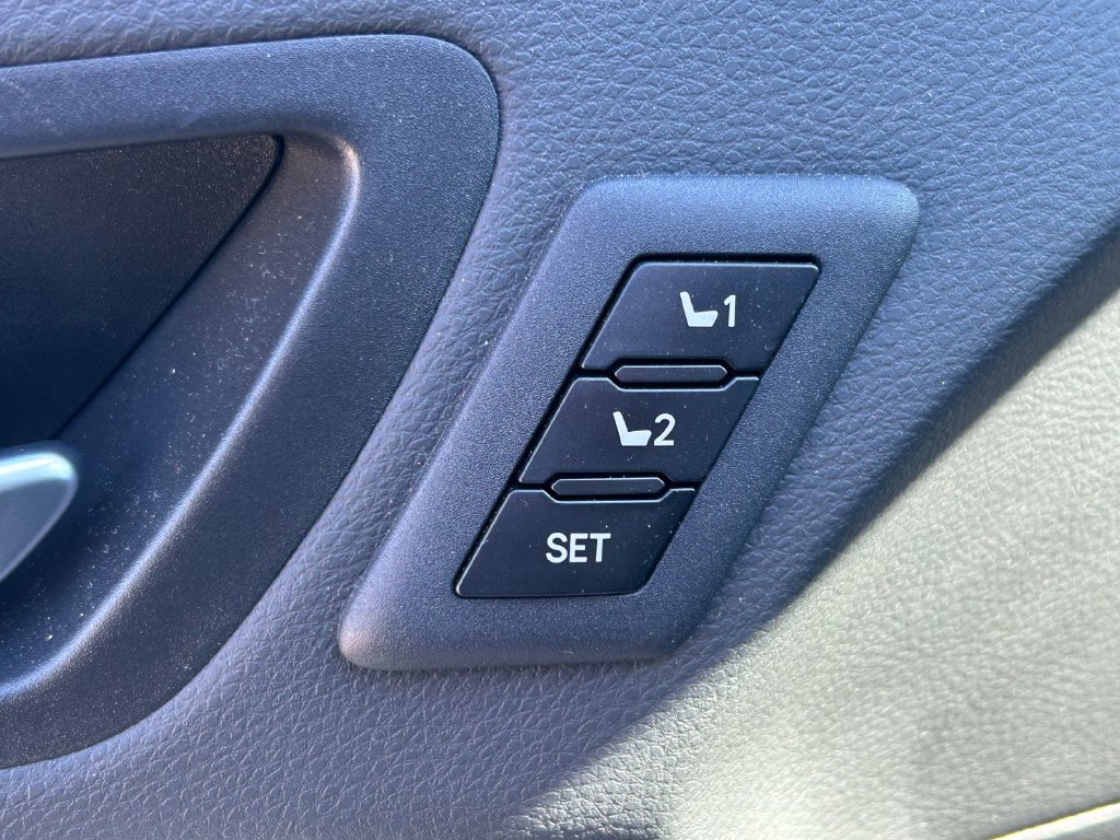 Used 2026 Toyota Sienna Limited AWD/4WD image 27