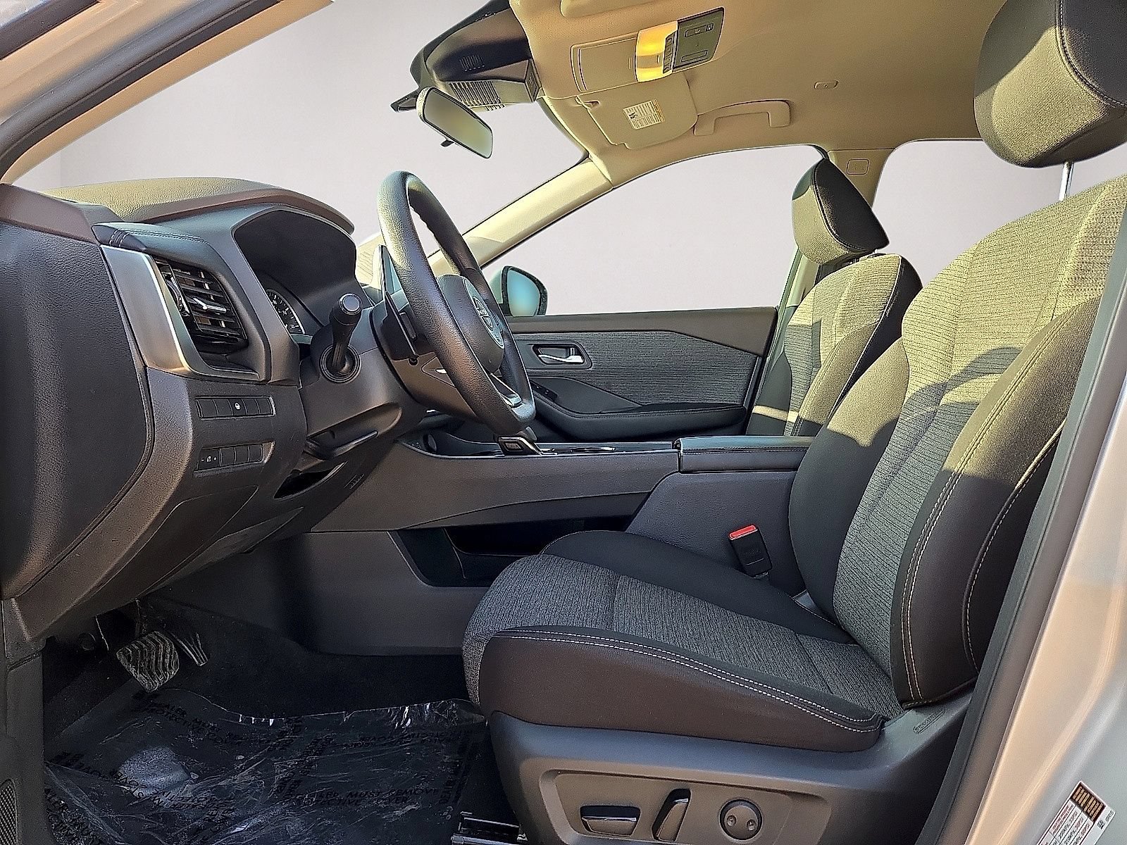 Used 2022 Nissan Rogue SV FWD image 22